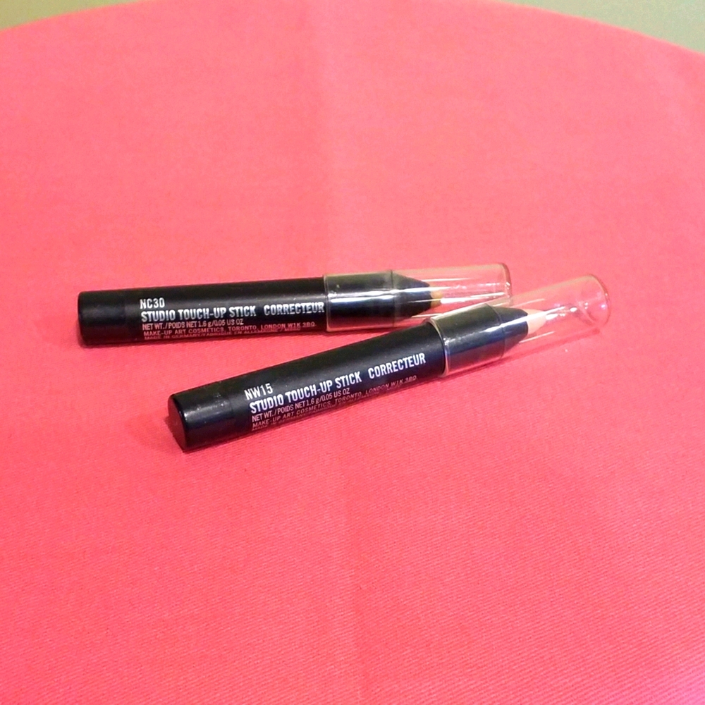 M.A.C COSMETICS - Picture 2 of 3